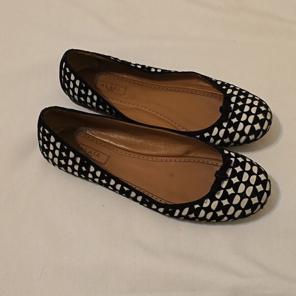 Alaia Black and White Ballet Flats - Size 37/US 7